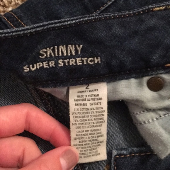 Size 2 American Eagle Skinny Jeans - Picture 2 of 3